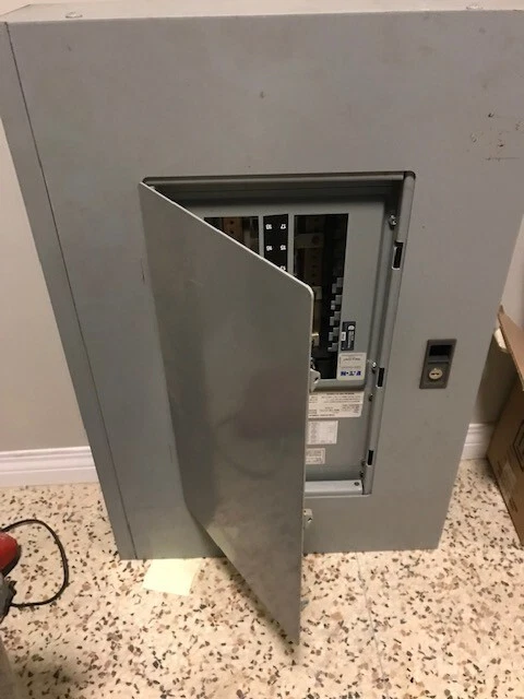 EATON PRL1A PANELBOARD 225 Amp 208Y/120 V 30 CIRCUIT - Image 3 of 4