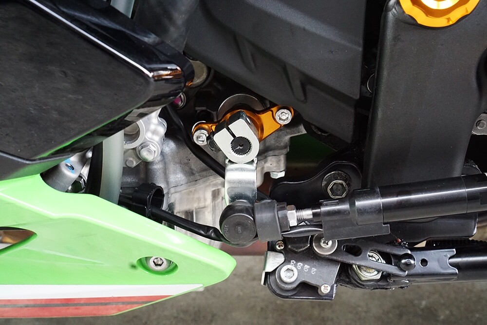 NINJA ZX-4R ZX-25R SNIPER Shift Shaft Support Holder Gold SP0133GD