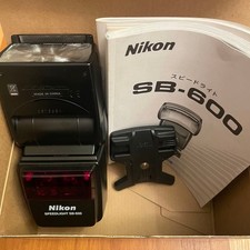 Fully functional Nikon SB-600 Speedlight Flash, with instruction manual and box