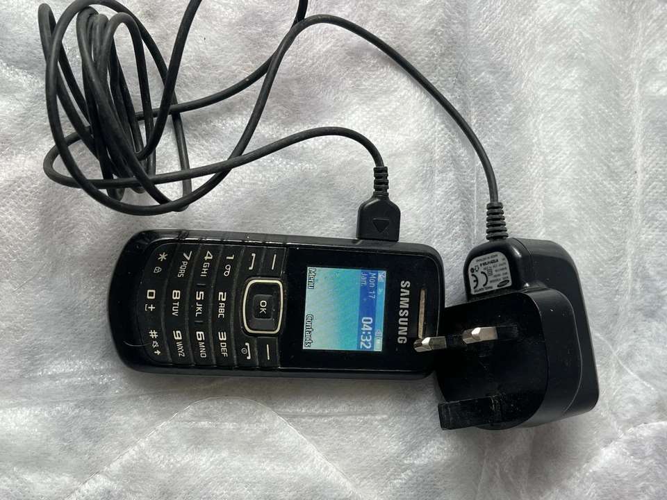 Samsung E1080i Black Unlocked 1MB 1.43" Mobile Button Phone Cracked Incomplete, photo 2 of 4