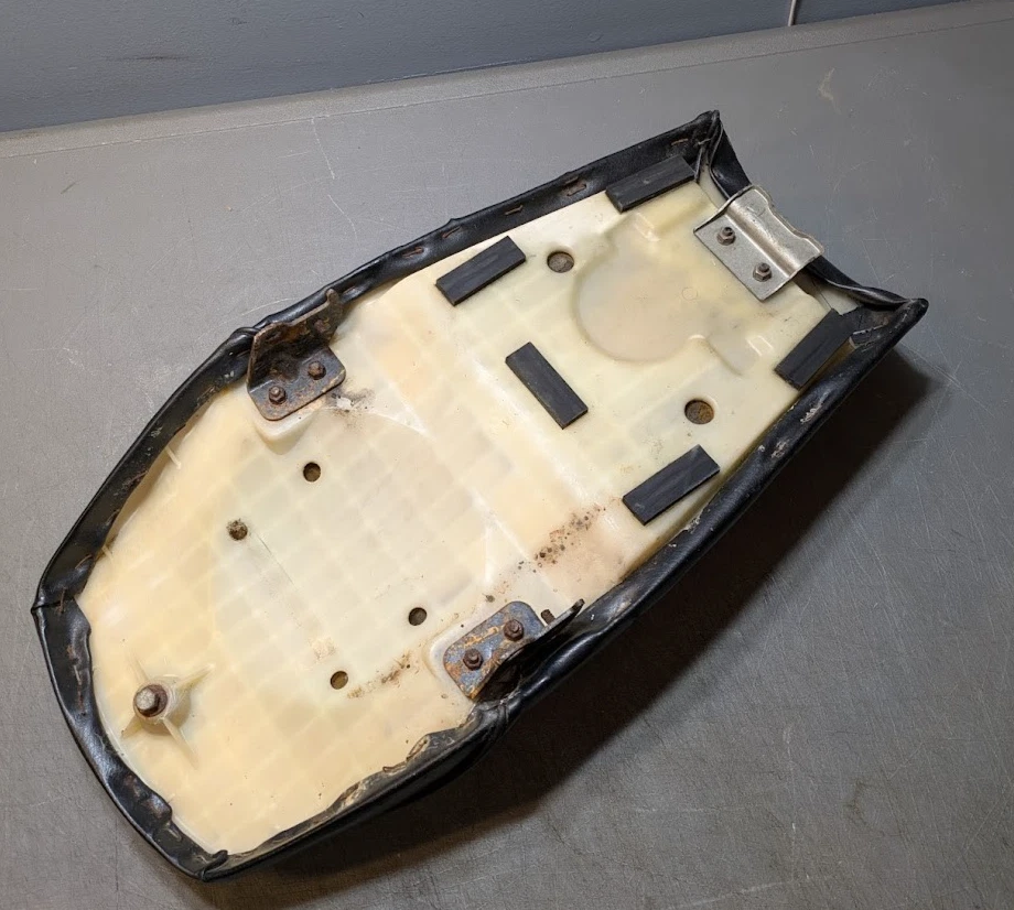 Asiento Suzuki SP370 SP400 Foto 4 de 4