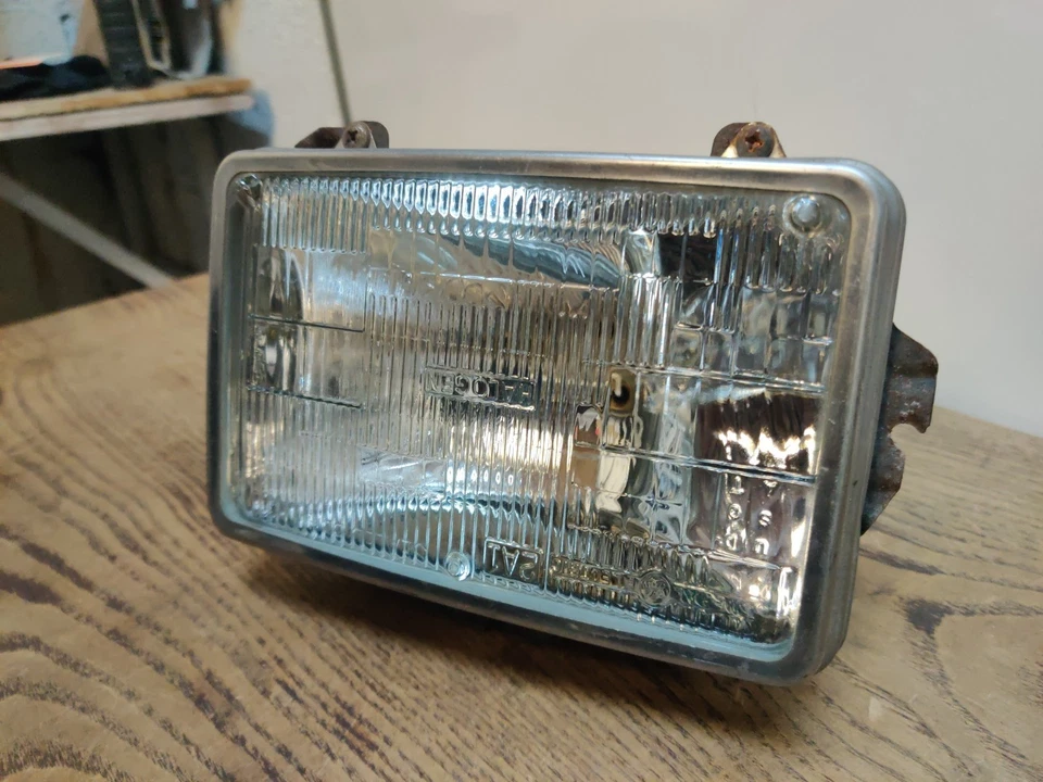 ? Faro Audi Coupe Tipo 81/85 VW Scirocco 53b LUZ General Electric 2A1 F22 Foto 4 de 4