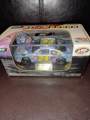 Jeff Gordon 2000 Dupont  NASCAR 2000  1/64 Revell DIECAST REVELL MODEL 1