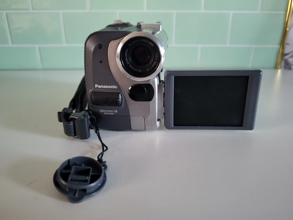 Panasonic NV-GS44 Digital Video Camera With Accessories SD + Mini DV Compatible - Image 3 of 4