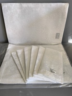 New Waterford Wiltshire Pearl Placemats (10) & Napkins (6)