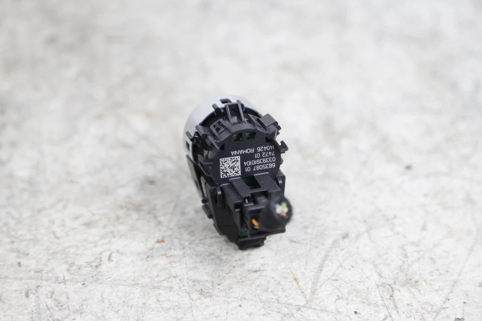 17-22 BMW 530 540 G30 DASH LEFT START STOP IGNITION SWITCH BUTTON 6835087 - Image 2 of 4