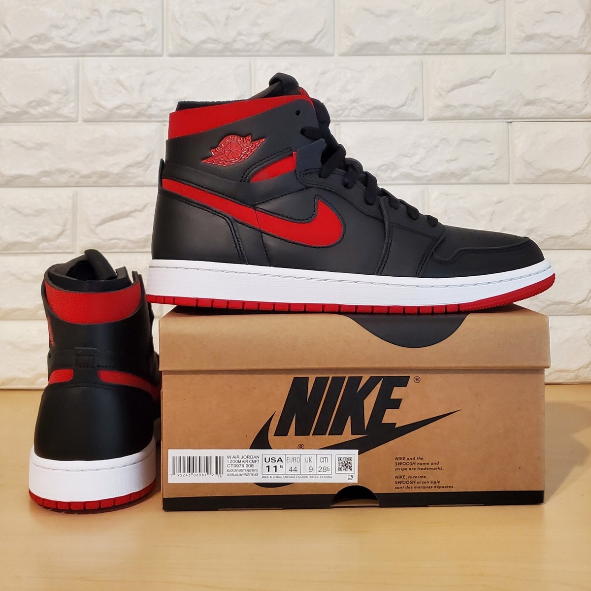 air jordan 1 mid banned foot locker