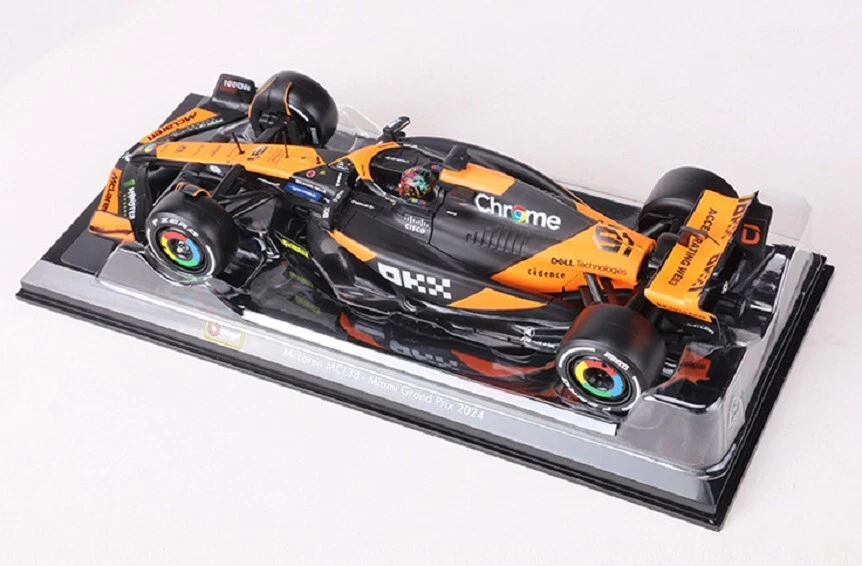 Bburago 1:24 2024 Miami GP F1 McLaren MCL38 #81 Oscar Piastri Model Car - Image 2 of 3