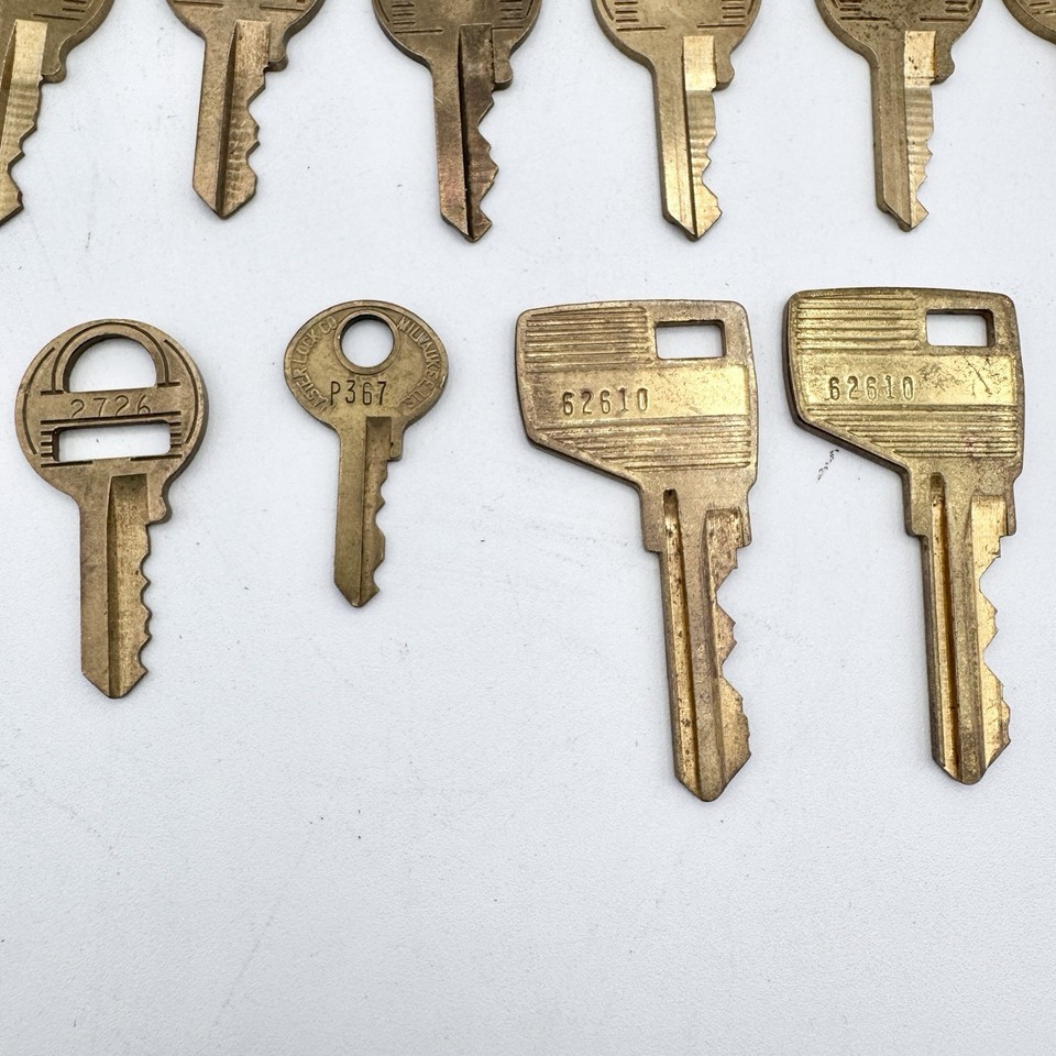 Vintage Master Lock Keys Lot Of 24 Different Shapes Sizes Walking Lion ...