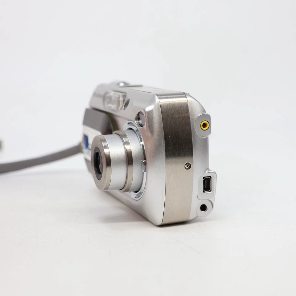 Fujifilm FinePix A330, photo 2 of 5