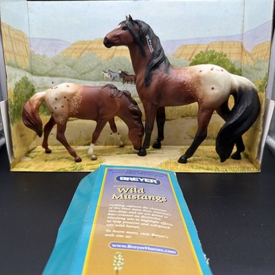 Breyer Mustang Chestnut Appaloosa Yearling & Bay Stallion #750301