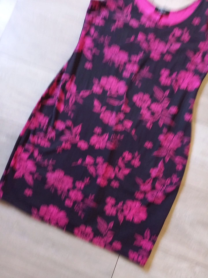 Vestido bodycon de algodón elástico floral negro y rosa C&A Yessica talla S Foto 4 de 4