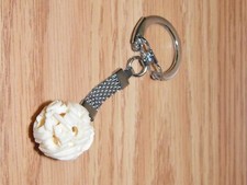 Unbranded White Round Sea Shell Collectible Key Chain Only  READ 