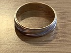 VINTAGE MID CENTURY ETCHED TWO TONE 14K YELLOW & WHITE GOLD BAND RING SZ 7 — photo 7
