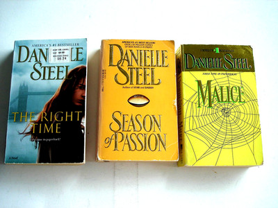 Lot of 3 Danielle Steel Romance Paperback  SEASON OF PASSION*MALICE* THE RIGHT T