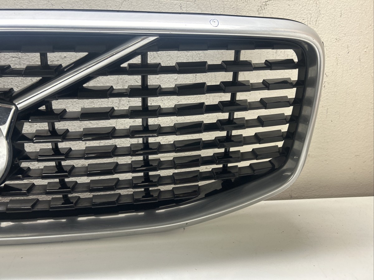2018 - 2021 Volvo XC60 from Grille Grill Used OEM # 31457607
