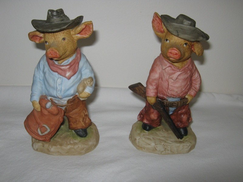 Vintage - 1 Set of 2 Enesco 1980 Pig Tales “Gunfight at Pig Corral” Figurines