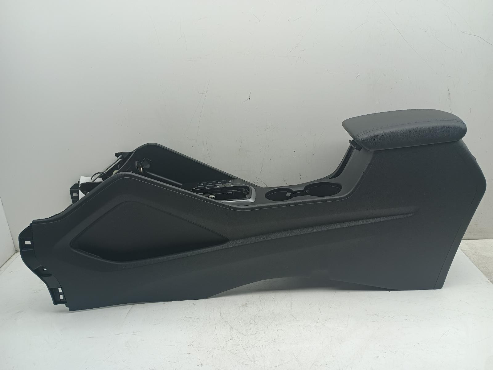 HYUNDAI TUCSON CENTRE CONSOLE ARMREST 84610D7710TRB MK3 TL 2015-2021