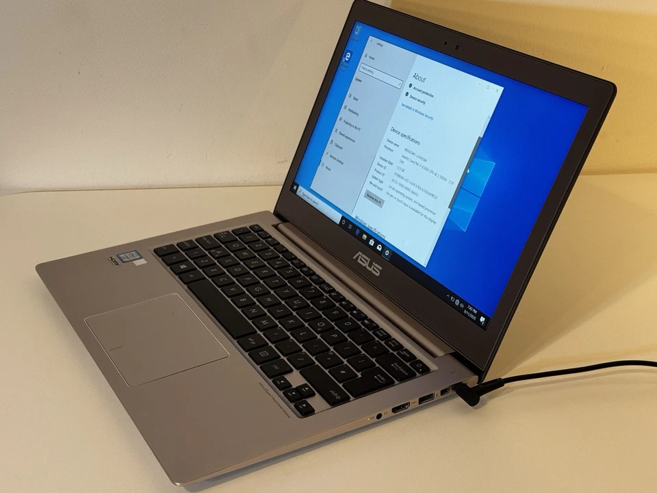 ASUS ZenBook UX303U 13.3" Laptop | i7-6500U | 12GB RAM | 240GB SSD (See Descrip) - Image 3 of 4