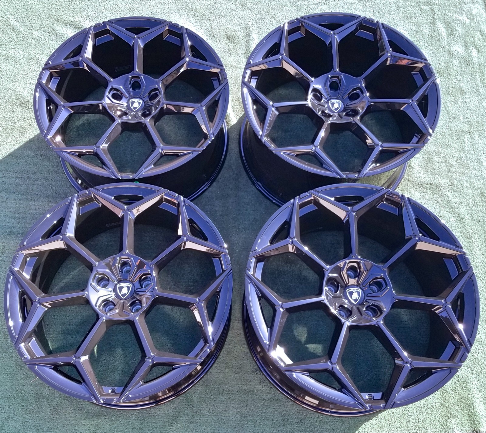 Lamborghini Urus Wheel