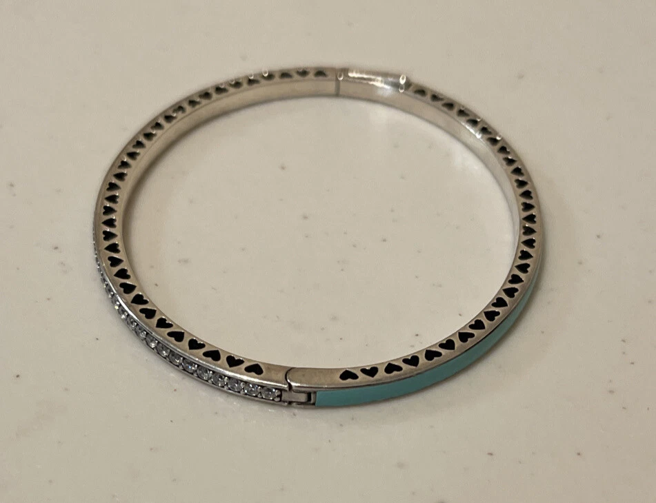 Pandora radiant hotsell hearts bracelet