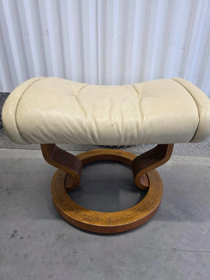Ekornes Stressless Couro Colorido Creme Otomano | SEM Função de Inclinação | Base de Madeira - Imagem 3 de 4