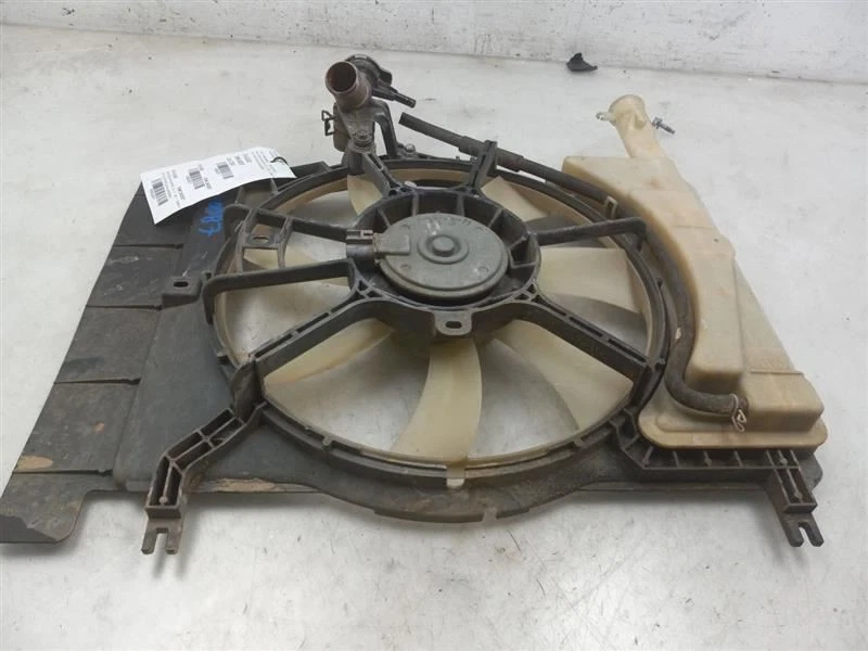 Conjunto de ventilador de motor de ventilador de radiador compatible con 08-14 SCION XD Foto 4 de 4