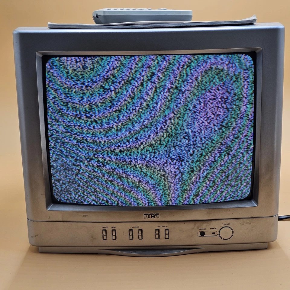 RCA TV 13V420T Color TV Television 13” Retro Gaming With Remote & Manual - Image 3 of 4