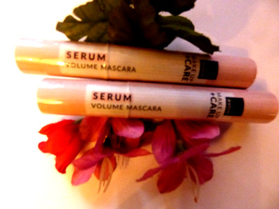 NEU!AVON-VOLUMEN MASCARA mit SERUM, Hyaluronsäure Sheabutter, Vit. B5 black