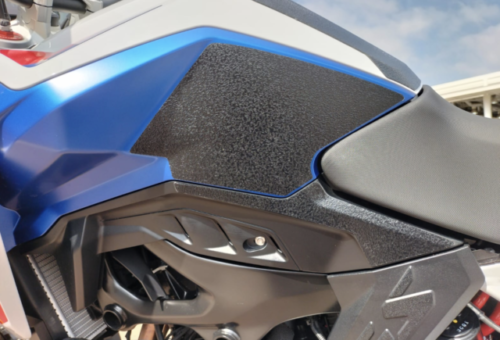 RubbaTech BMW F900GS tank & knee pad set - Bonus pack - Picture 3 of 8