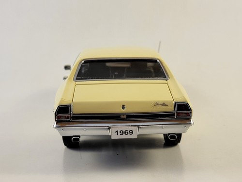 Danbury Mint 1969 Chevelle SS396 HT "BUTTERNUT YELLOW" LE w/ Paperwork 1:24 L@@K - Picture 10 of 19