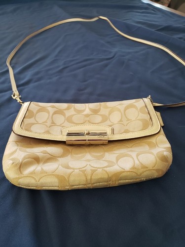 Coach Kristin Beige Pequeño Bolso Monedero Bolsa Bandolera Solapa | eBay
