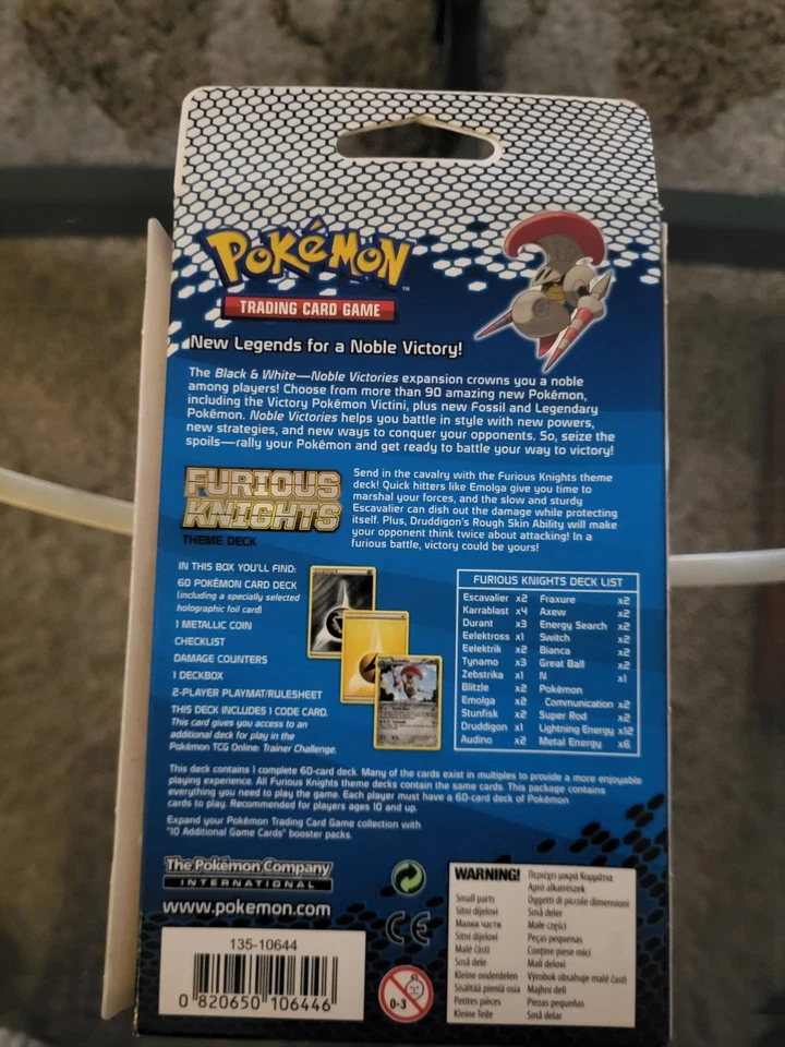 Juego de Cartas Coleccionables Pokémon Blanco y Negro Nobles Victorias Escavalier Caballeros Furiosos Mazo Temático. Foto 2 de 2