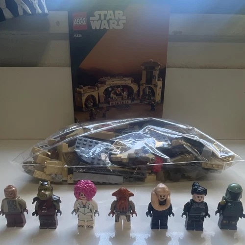 LEGO Star Wars Boba Fett's Throne Room 75326 with instructions & Minifigures
