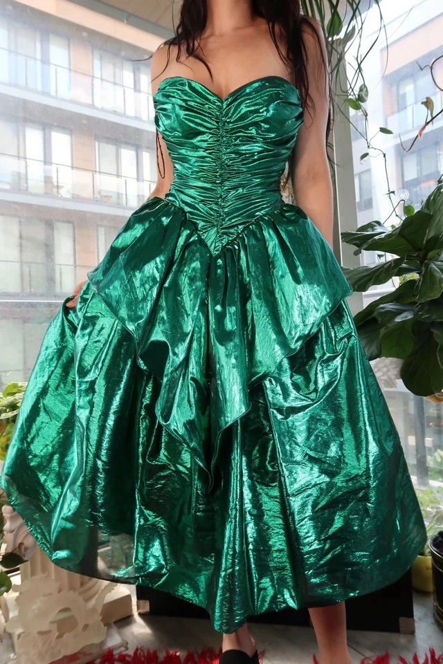 VESTIDO DE FIESTA VINTAGE DE LA DÉCADA DE 1980 DE LÁMINA VERDE METÁLICO - VESTIDO DE FIESTA SIN TIRANTES CINTURA CAÍDA Foto 2 de 4