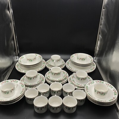 Gibson Housewares Vintage China Christmas Charm Delight 52Pc