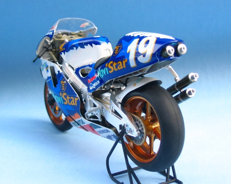 タミヤ1/12　モビスター　 NSR500 '98 モビスター ホンダ ポンス NSR500 `98 (プラモデル) - ホビー