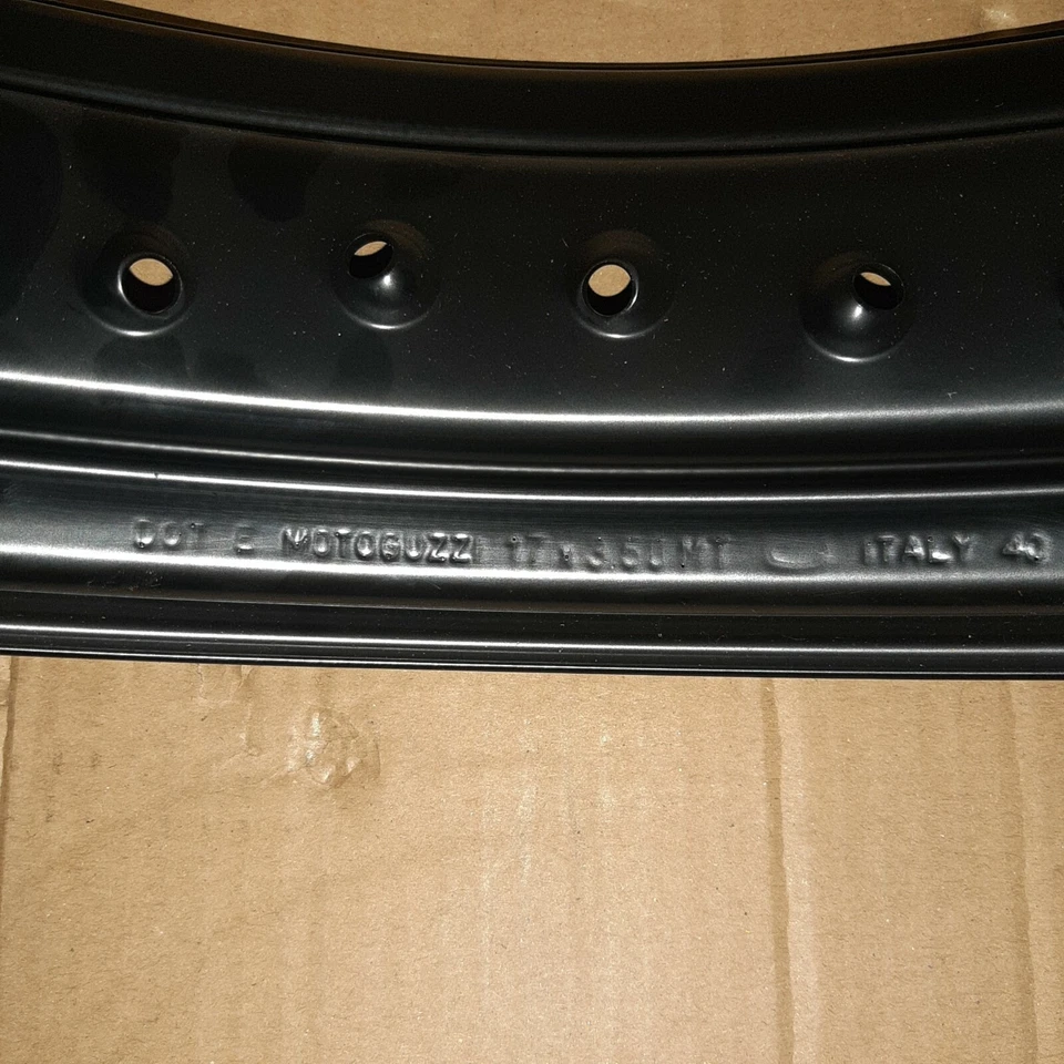 MOTO GUZZI 750 V7 ANELLO CERCHIO POSTERIORE rear wheel rim 898120 — 第 2/2 张图片