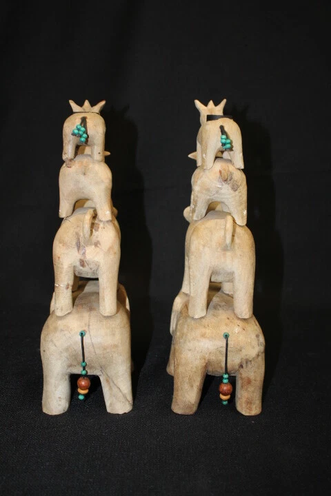 Par de candelabros de madera tallada a mano Anthropologie apilados animales Tailandia Foto 3 de 4