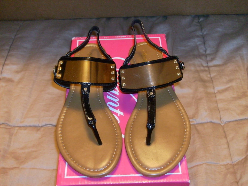 BY Wanted Shoes; Women's Cocoa Thong Sandal,Black Patent,8 M 717191 NWB SZ 8M   - Image 4 of 4