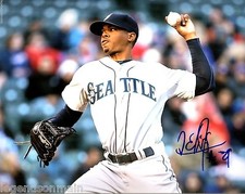 Roenis Elias Seattle Mariners Signed 8x10 Photo LOM COA (PH1467)