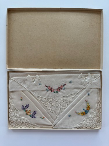 Vintage Embroidered Ladies Handkerchief Box Set of 3