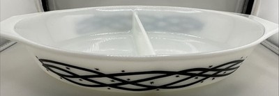 Pyrex Barbed Wire 1 1/2 quart Divided Casserole Dish