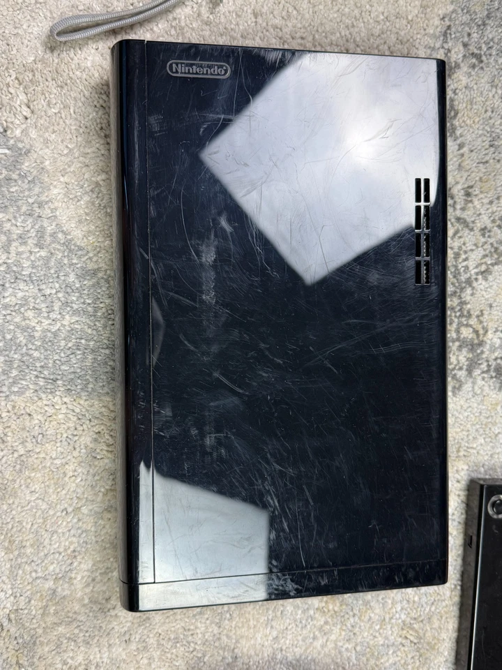 Wii U Deluxe 32 GB Black /w 2 Pro Controllers 4 Motion Plus & Mario Kart 8 - Image 2 of 4