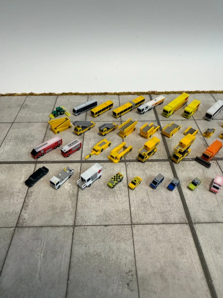 per Herpa Wings 1:500 / 1:400 GSE set veicoli veicoli / accessori aeroportuali - Immagine 3 di 4