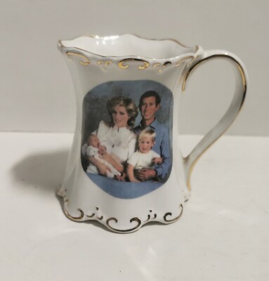 ST GEORGE BONE CHINA - CHARLES & DIANA FAMILY TASSE