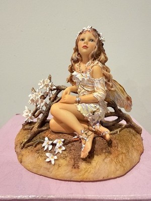 Leonardo Collection White Winter Jasmine Faerie Fairy Figur Box COA