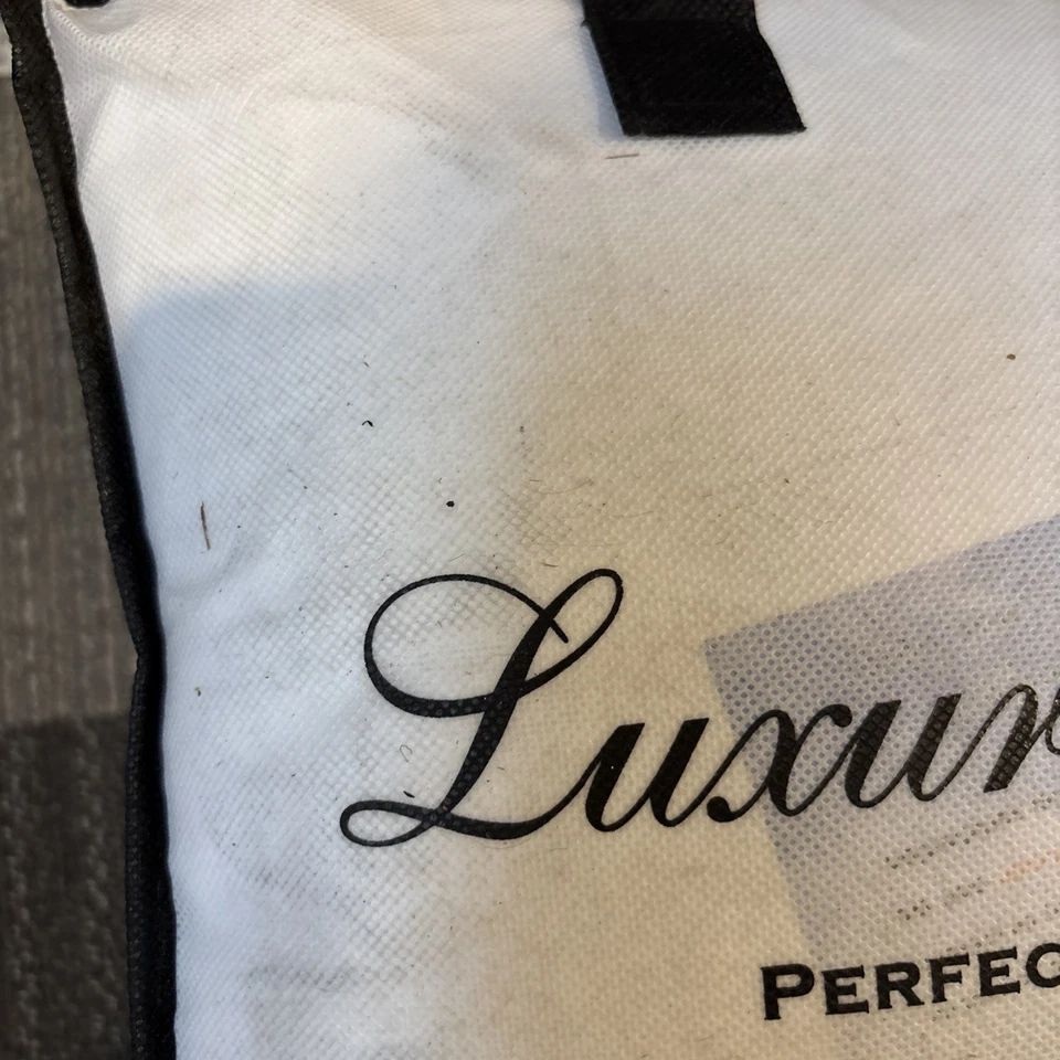 Egyptian Bedding Comforter: White. - Image 4 of 4