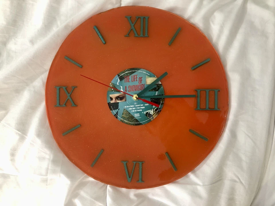 Taylor Swift –  Vinyl Clock The Life Of A Showgirl Portofino Orange Glitter - Immagine 2 di 4