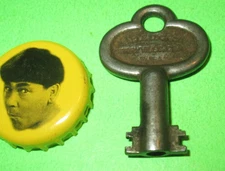 Antique EAGLE # 8 6 V 9 Double Bit Steamer Chest Padlock LOCK Trunk Lever Key